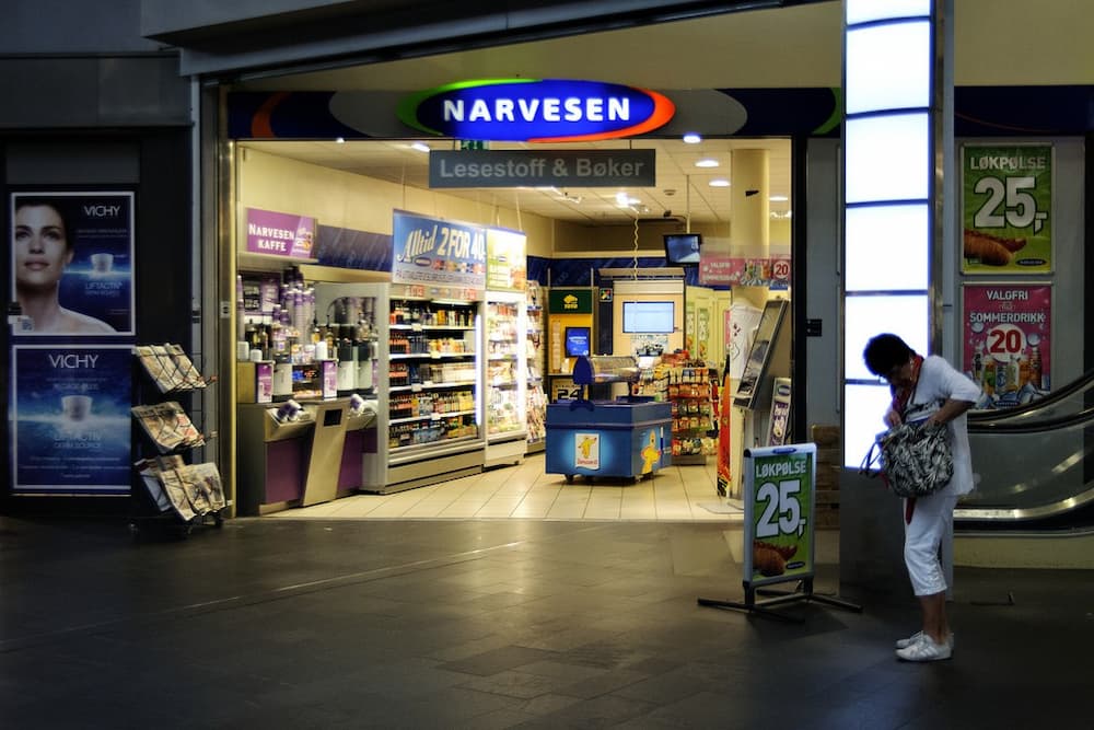 Buying SIM Card at Norway Airport - Narvesen